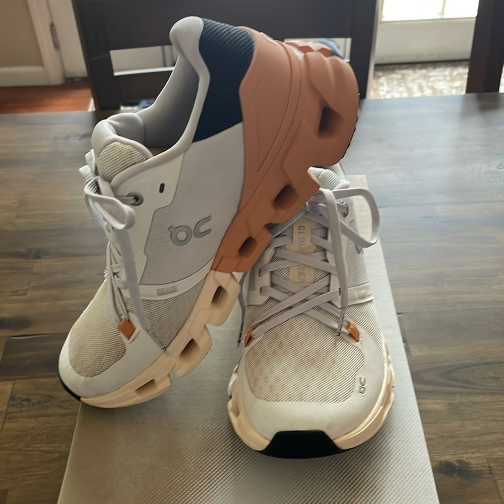 Women’s On Cloudflyer 4